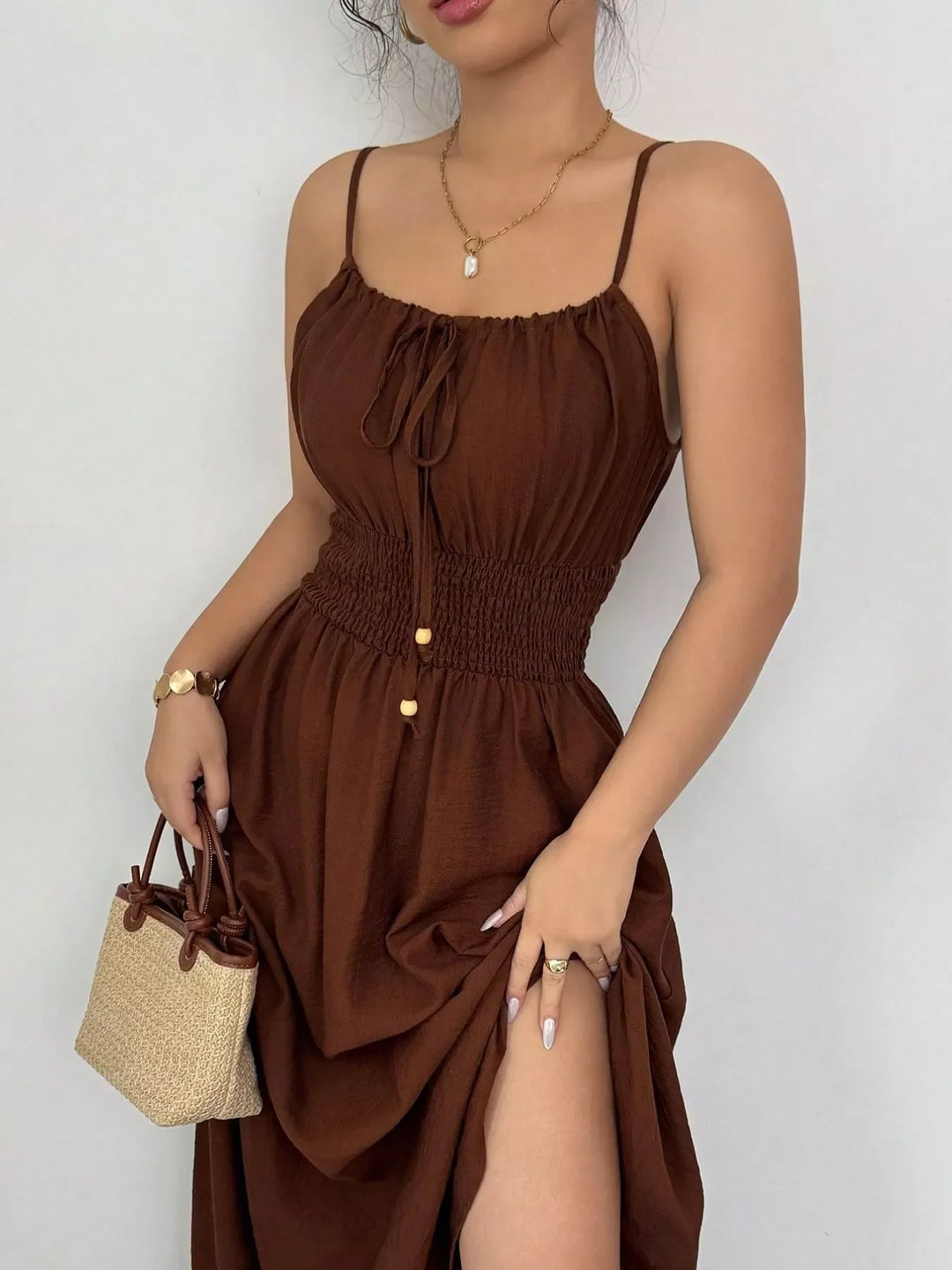 Robe Mi-Longue pour Femmes à Fines Bretelles et Smocks