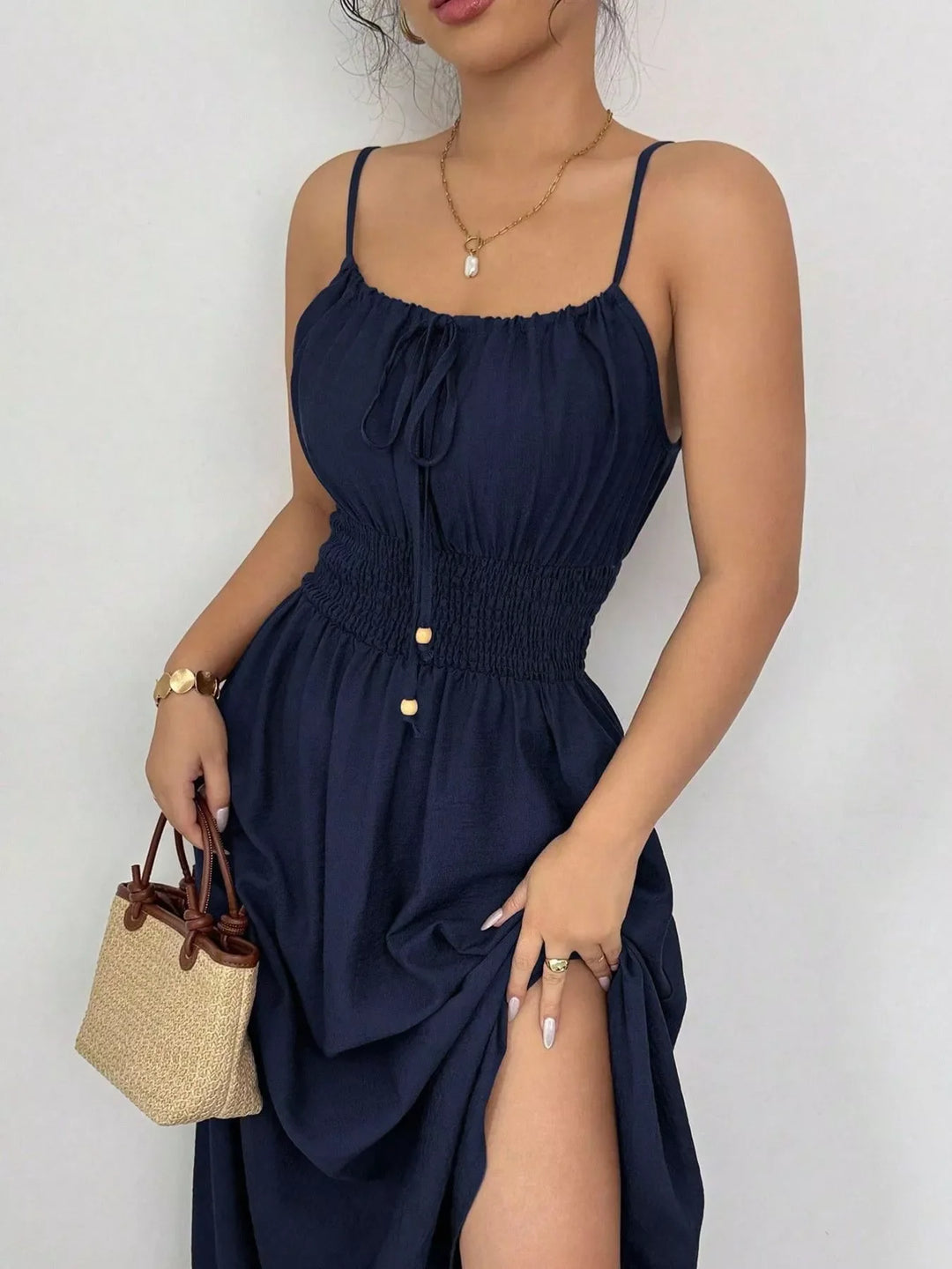 Robe Mi-Longue pour Femmes à Fines Bretelles et Smocks