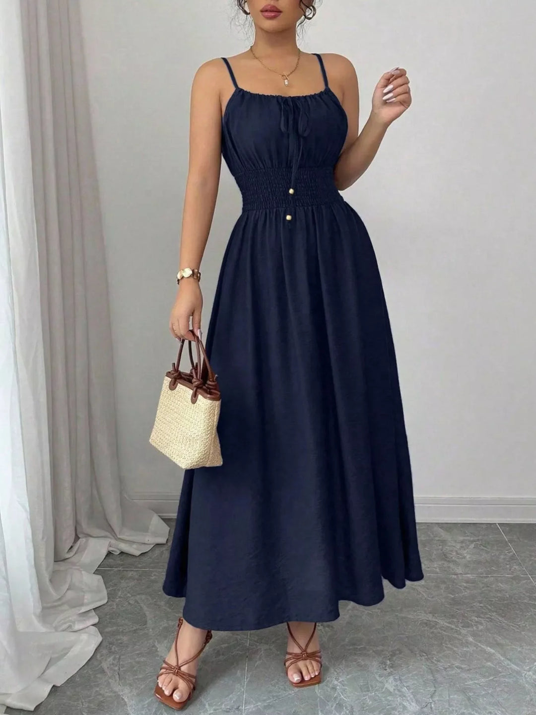 Robe Mi-Longue pour Femmes à Fines Bretelles et Smocks