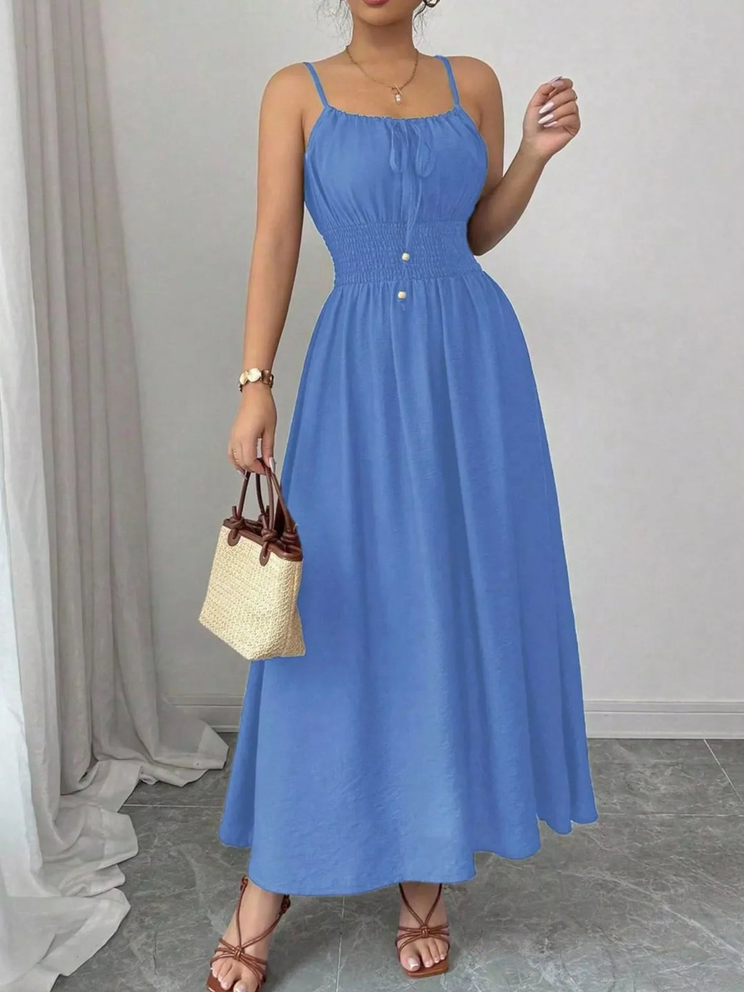 Robe Mi-Longue pour Femmes à Fines Bretelles et Smocks